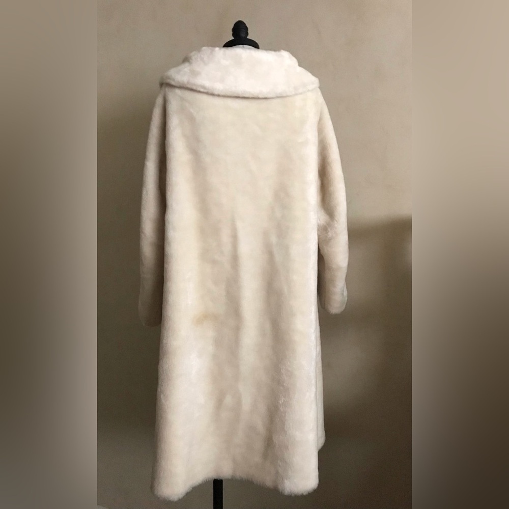 Vintage Cream Plush Coat - Picture 9 of 12